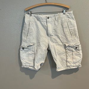 Levi Strauss & CO. Men’s cargo shorts.